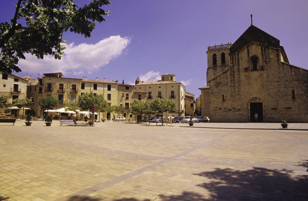 Prat de Sant Pere Square, Besalu