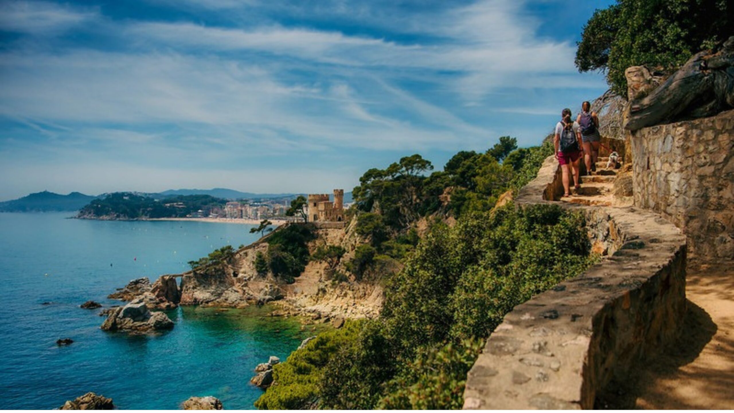 Small-group travel explained: why it suits curious professionals, couples and solo travellers